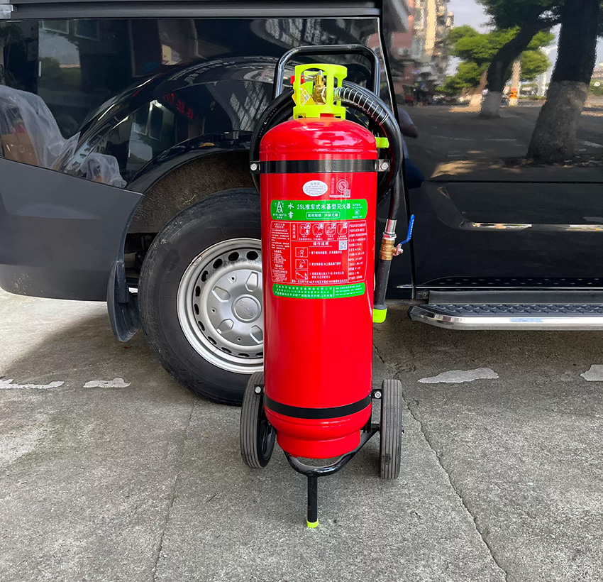 北京推车式水基型灭火器实拍 北京推车式水基型灭火器实拍