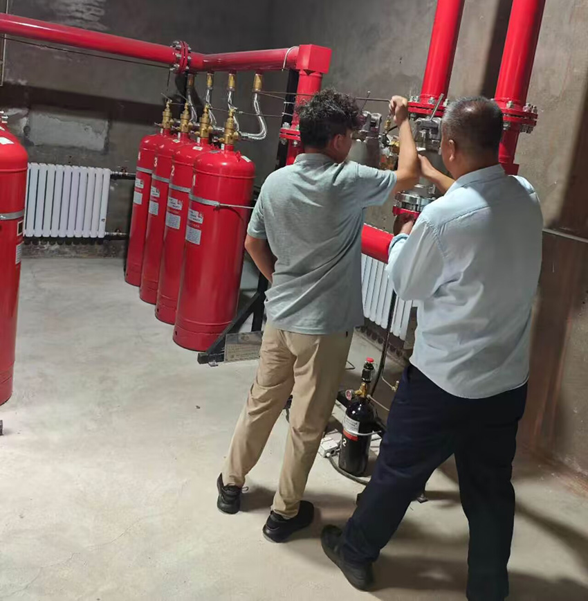 消防气瓶外观检查作业实拍