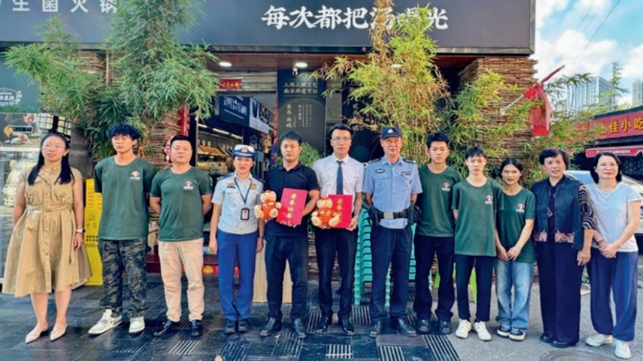 点亮微光 星火成炬.png